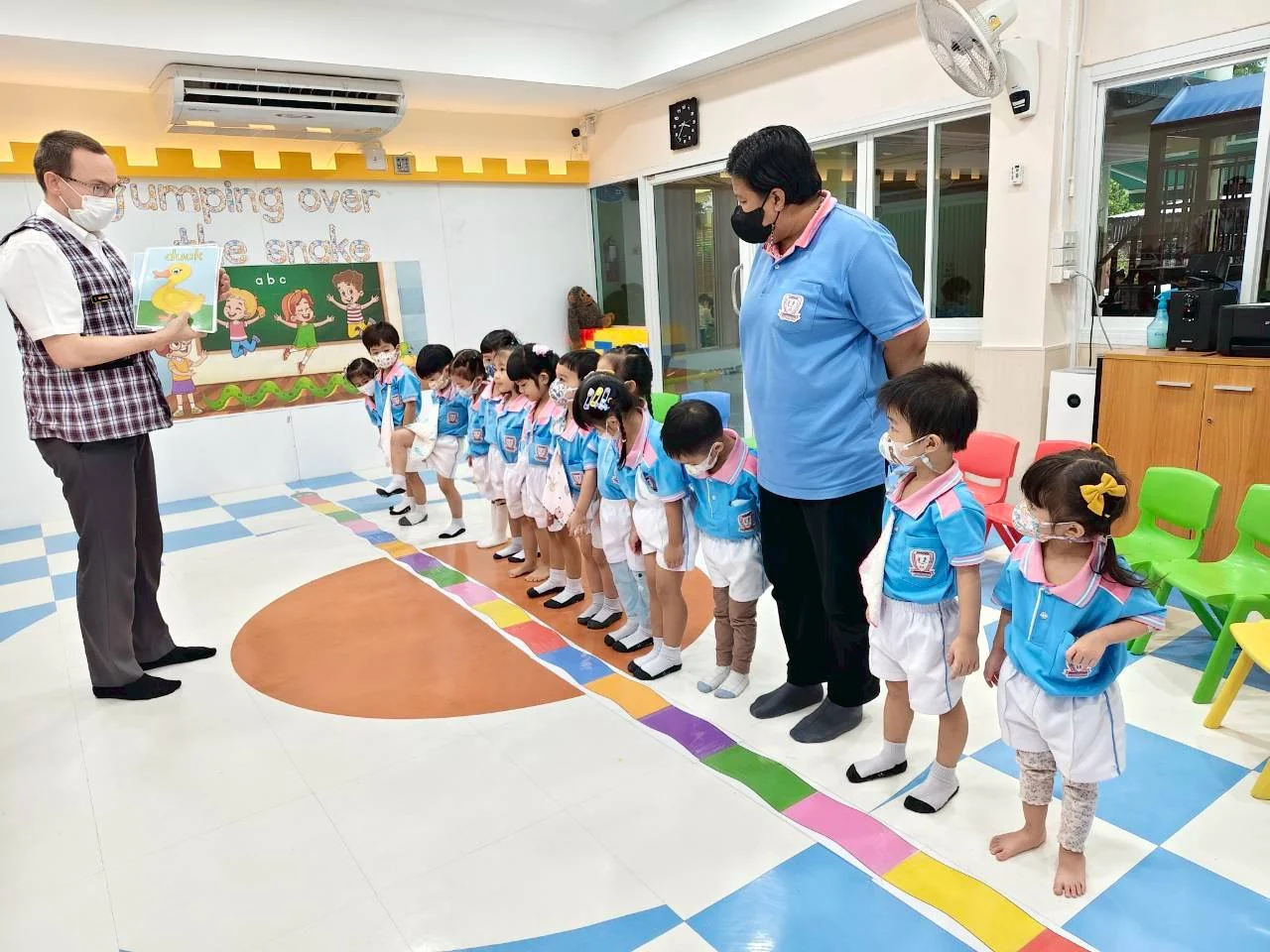 Native-speaker teacher with children in the bilingual classroom