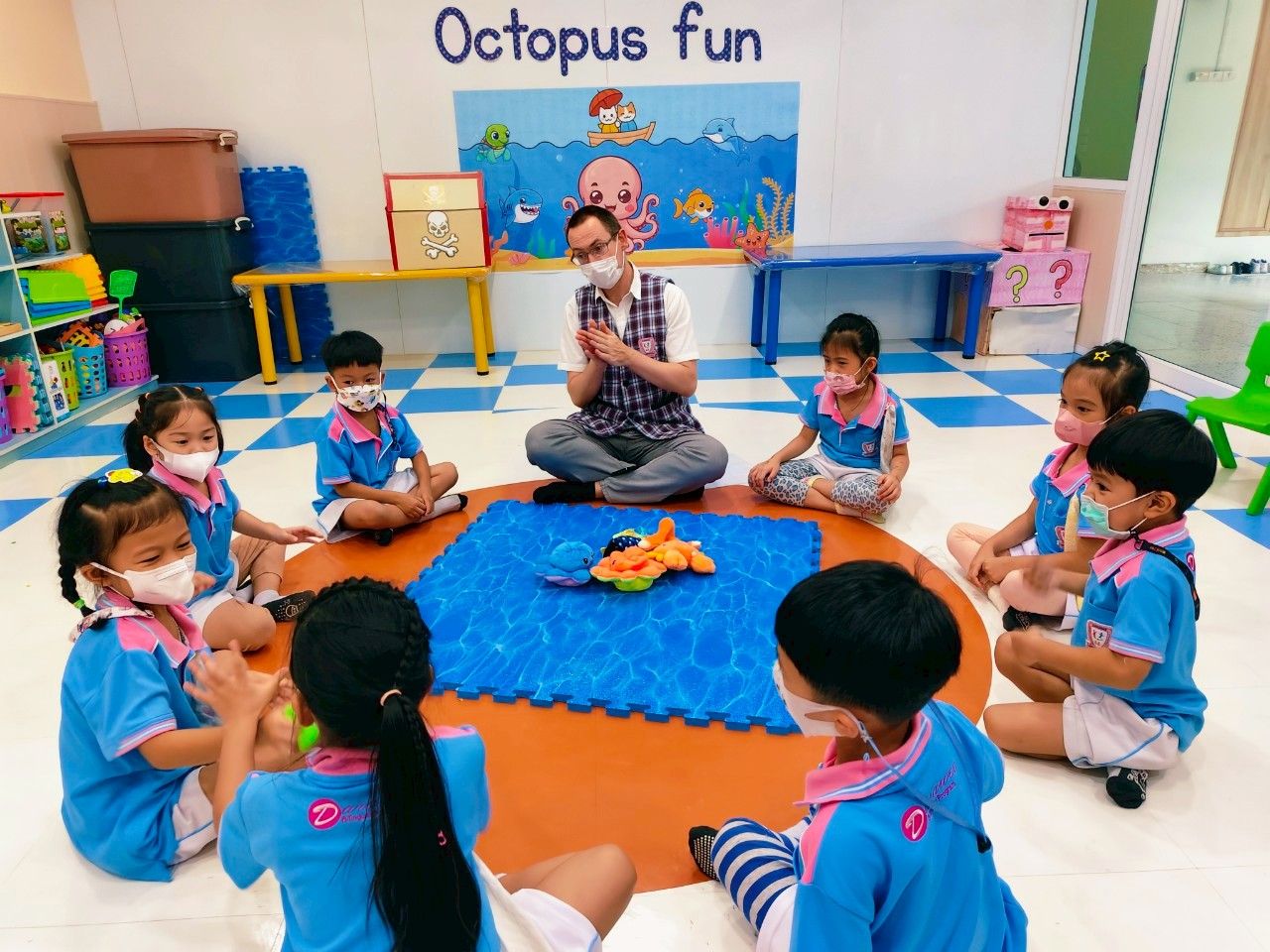 Children in reading comprehension English lesson