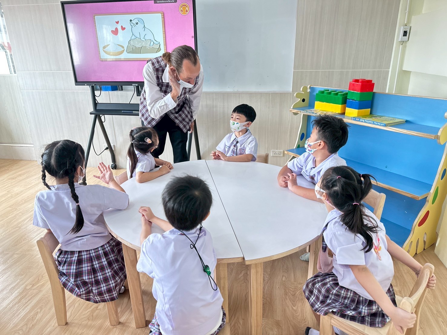 รางวัลโรงเรียนสองภาษาดีเด่น — ระดับกรุงเทพมหานคร 3